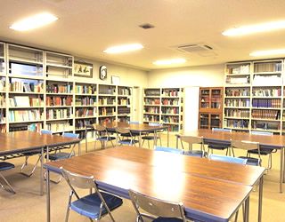 図書・標本室：専門図書・専門誌がそろっているため、分からないことも、ここで調べれば解決できます。