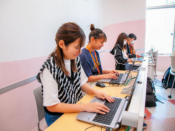 社会人として必要な技術が身につくパソコン室