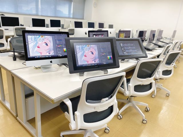 Macや液晶タブレットが完備されたデザインルーム
