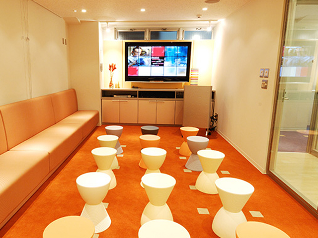 VISTA ACT Communication Hub。多目的ルーム「Salon」。ゲームをしたり、プレゼンテーションの練習ができます。放課後にはワークショップを開催しています。