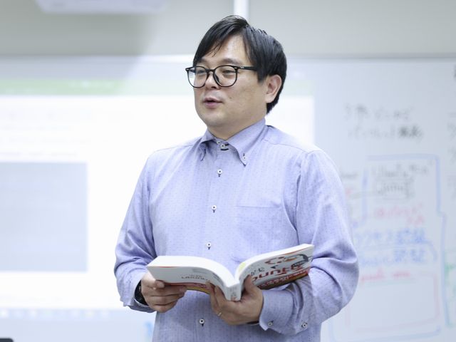 木村　賢二先生【大学併修分野】「“みんなで学ぶ”“できないことがわかる”楽しさを教えたいです」