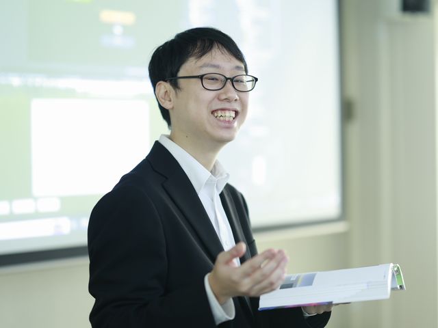 米川　凌雅先生【ゲーム・CG分野】「担任制を採用しているので、授業中でも授業外でも分からないことは気軽に質問してください」