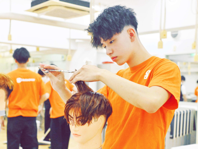 グラムール美容専門学校の卒業作品・卒業制作