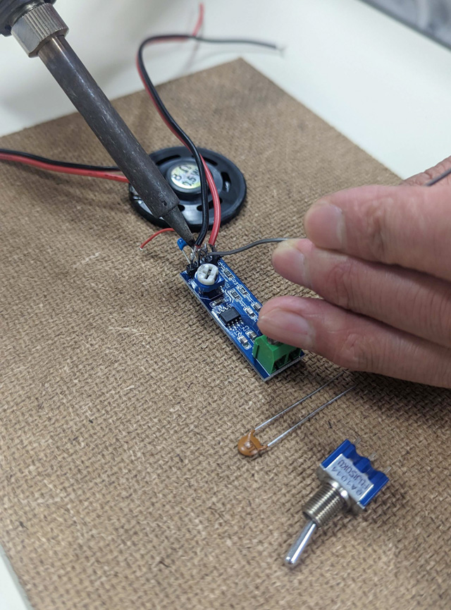 ものづくり教室2023「実際に作ってみる！エレキギターの原理を体験しよう！」2