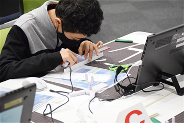 東北大学サイエンスキャンパス体験型科学教室
「橋の強さの仕組み～コンピュータシミュレーションと紙で作って解き明かそう～」1