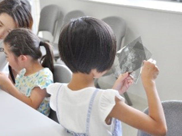 第15回夏休み科学教室「創造学習」/「おうちで創造学習」
【対面講座】光のいろいろ初級編　～光のぬり絵で遊ぼう～2