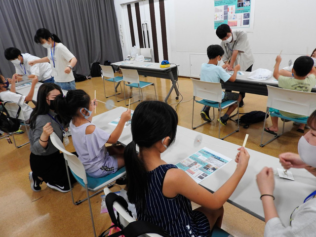 ひらめき☆ときめきサイエンス～ようこそ大学の研究室へ～～ＫＡＫＥＮＨＩ
宇宙の始まり・物質の根源に迫る！
～ギネス世界記録のぶんぶんゴマで遠心分離～1
