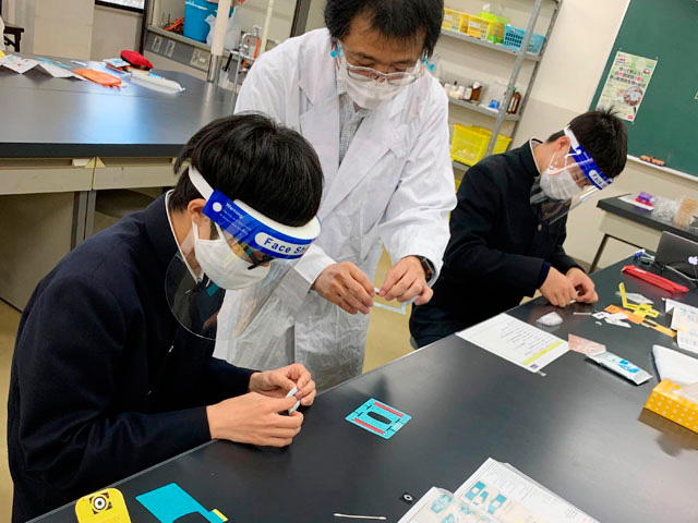 深海微生物探検隊；－ 高圧力に耐える微生物の不思議 －
（ひらめき☆ときめきサイエンス～ようこそ大学の研究室へ～KAKENHI）1