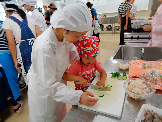 親子料理教室
「大分県産の米粉＆大麦粉を使ってパンケーキを作ろう！」1