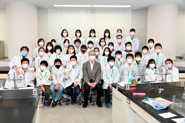 ひらめき☆ときめきサイエンス～ようこそ大学の研究室へ～ＫＡＫＥＮＨＩ
光のふしぎな世界を学んでみよう！4