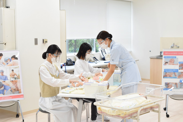 小中学生のための看護体験講座「集まれ未来の看護師さん！」4