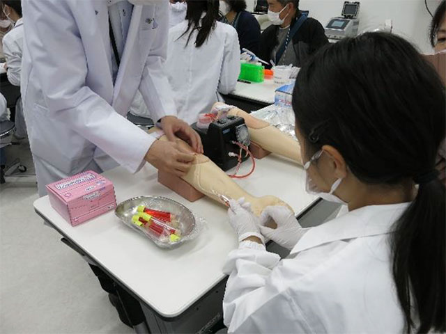 臨床検査技師の魅力を世に広め、医療従事者の育成に貢献したい！3
